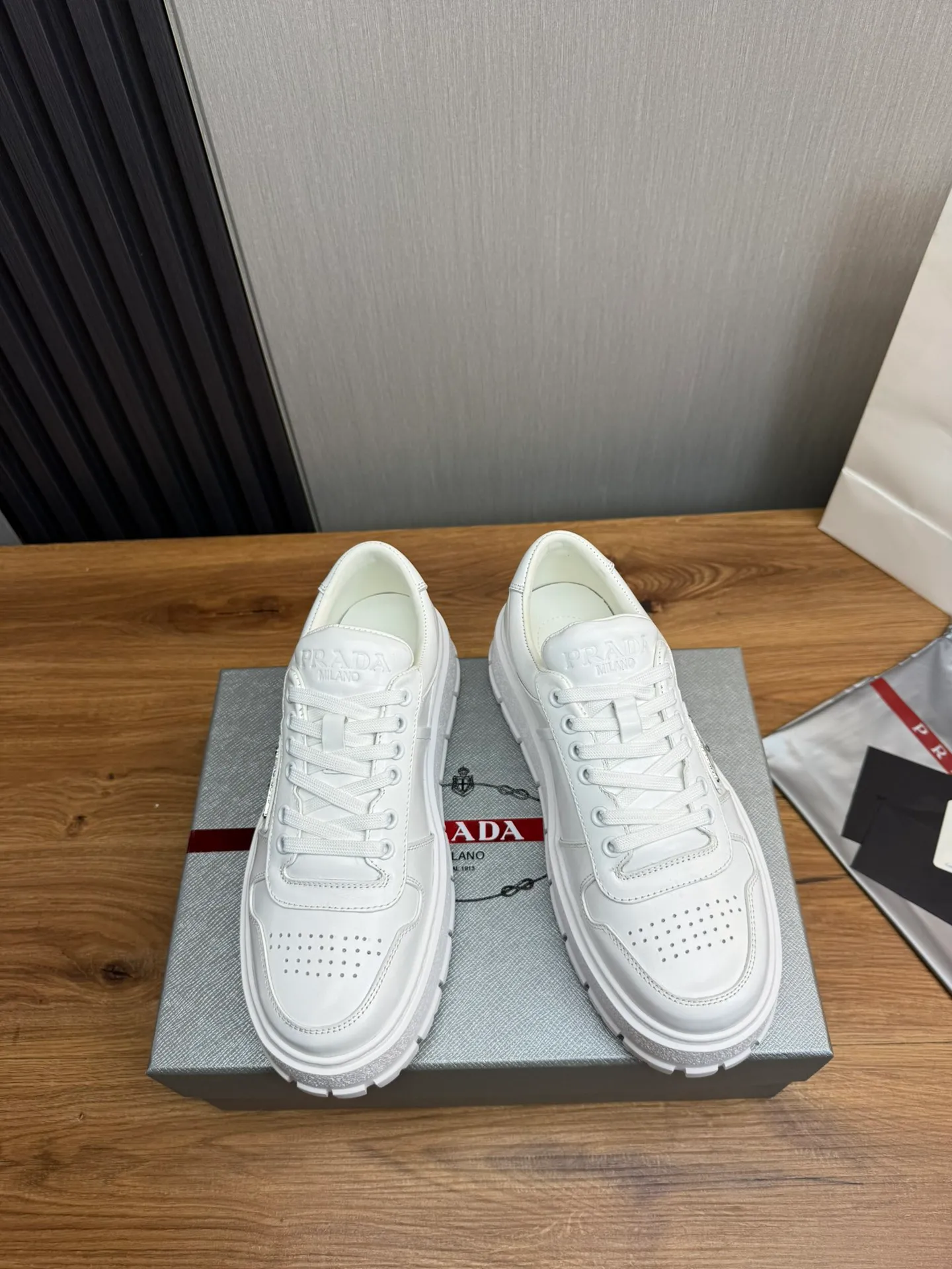 Men's shoes 💰620💰 [PRADA] Autumn and winter hot men's shoes are shipped 👏Official website synchronized ⬆️Original fly-woven cowhide fabric + cowhide lining, 1⃣️:1⃣️reproduction, original sole, 38-45 (45. Customized, non-refundable)